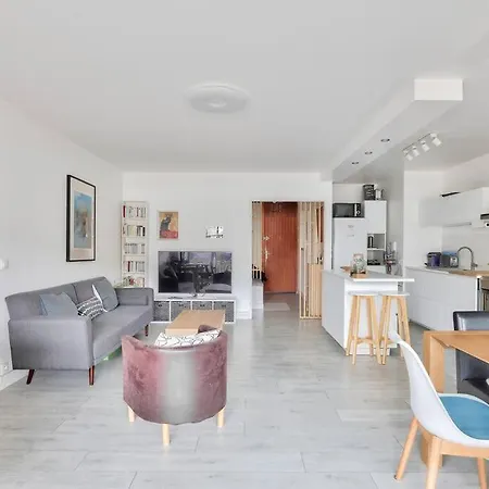 Beautiful And Bright 3 Bed Near La *