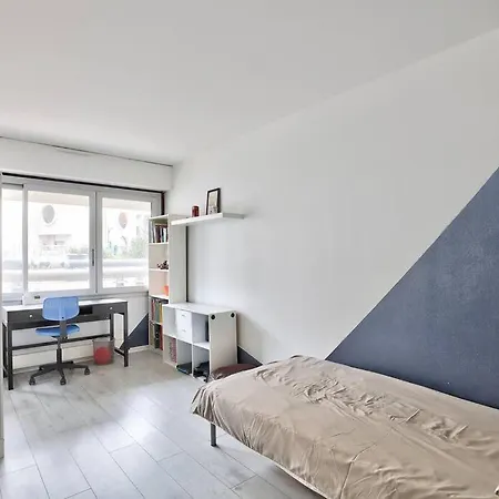 Beautiful And Bright 3 Bed Near La * Parijs