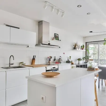 Beautiful And Bright 3 Bed Near La Parijs